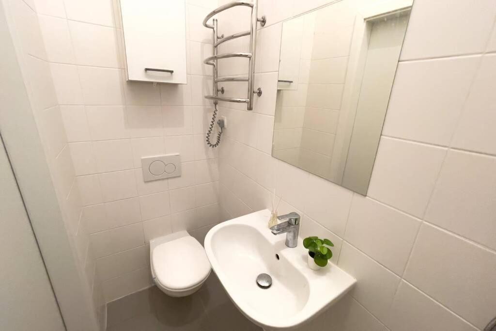 Cosy Studio Near Central Station Apartment Wina Bagian luar foto